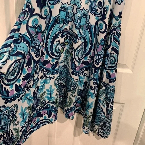 Elegant Blue and White Patterned Dress - Picture 3 of 8